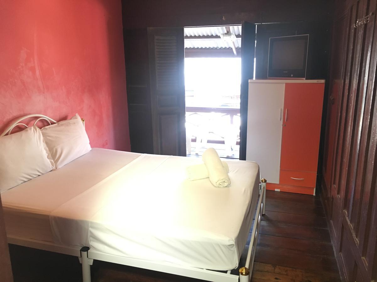 Victor Guesthouse Hua Hin Bagian luar foto